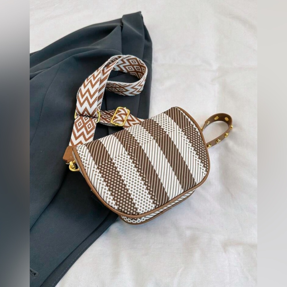 New Crossbody Chest Bag - Picture 4 of 10